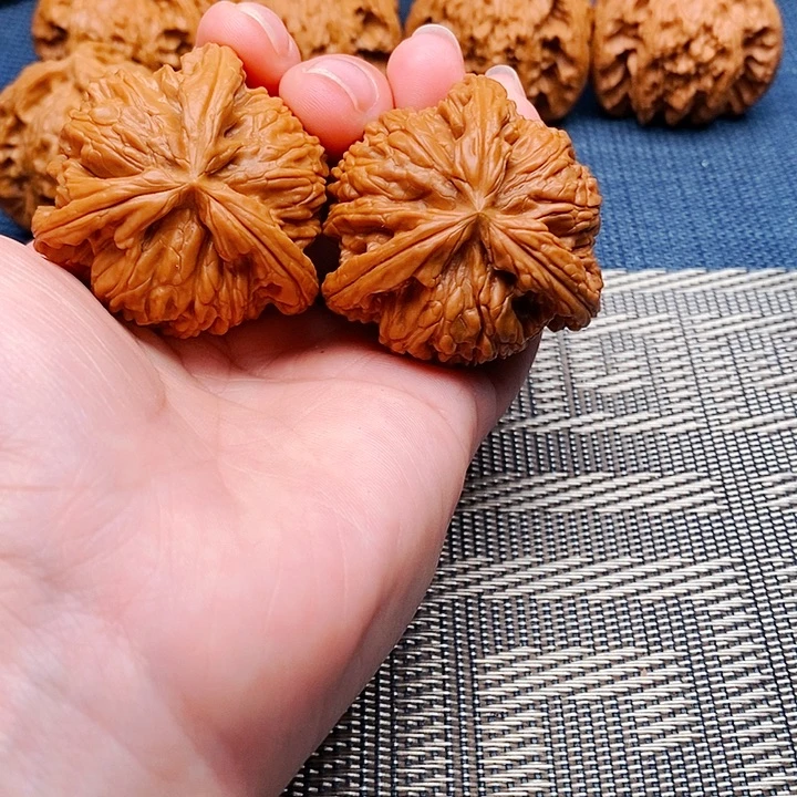 丶***丶吊坠文玩核桃三棱