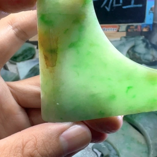 翡翠未镶嵌颈饰28445