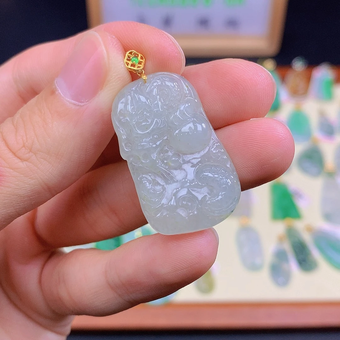 翡翠18K金镶嵌颈饰翡翠