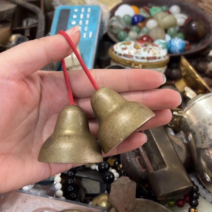 多宝阁一对铜铃看好拍，不退换