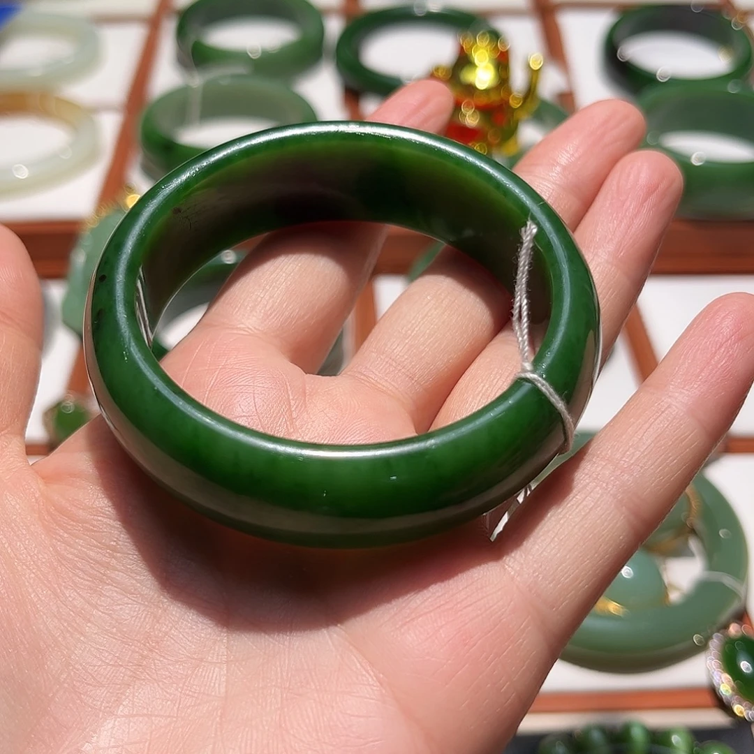 和田玉未镶嵌手镯