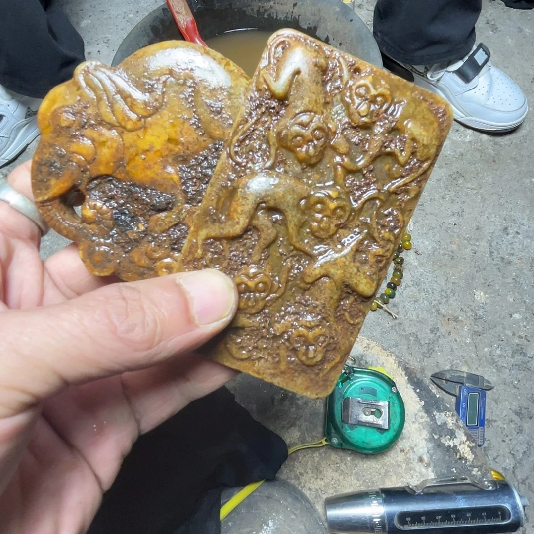 颈饰未镶嵌和田玉（糖玉）