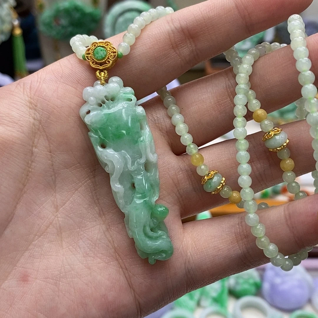 颈饰未镶嵌翡翠吊坠