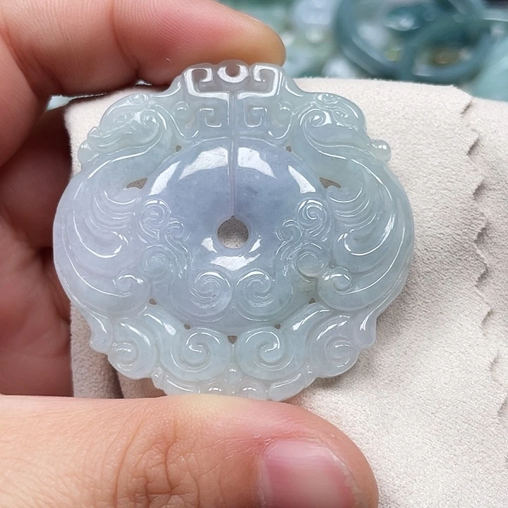 翡翠未镶嵌颈饰龙凤牌