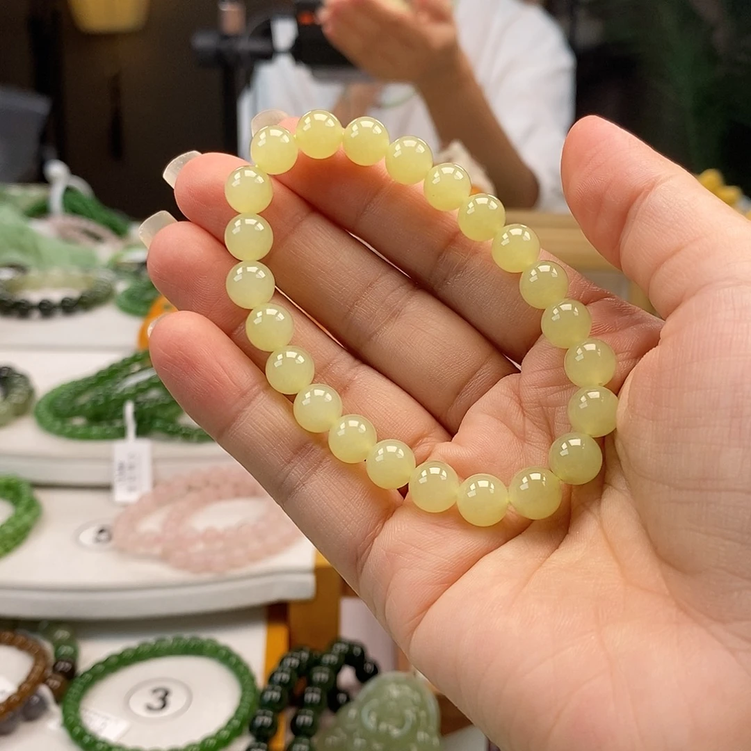 一***泪未镶嵌手串和田玉
