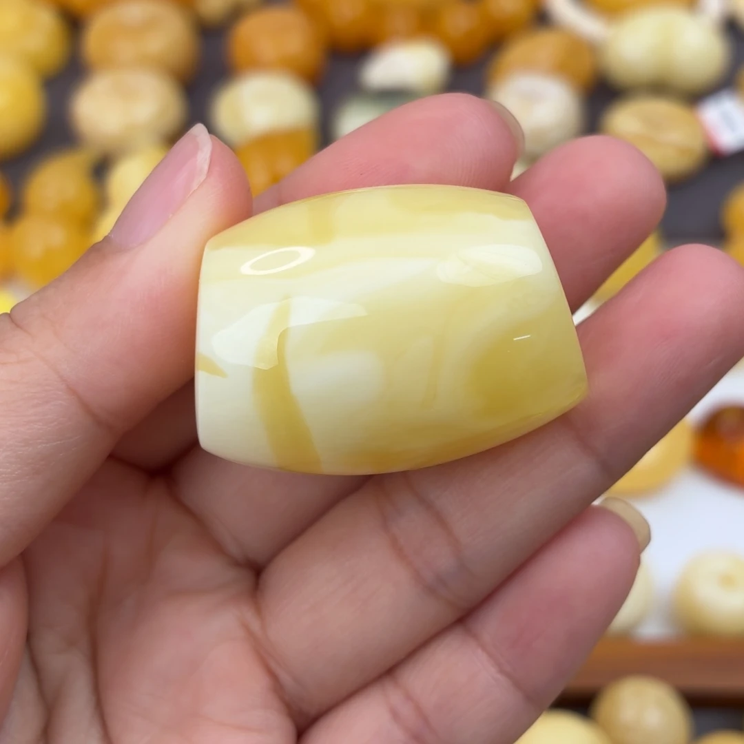 未镶嵌琥珀裸石奶白马蹄