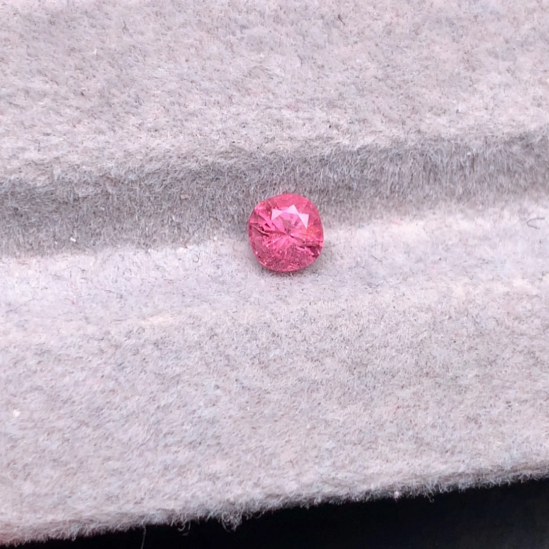 尖晶石裸石天然马亨盖52分