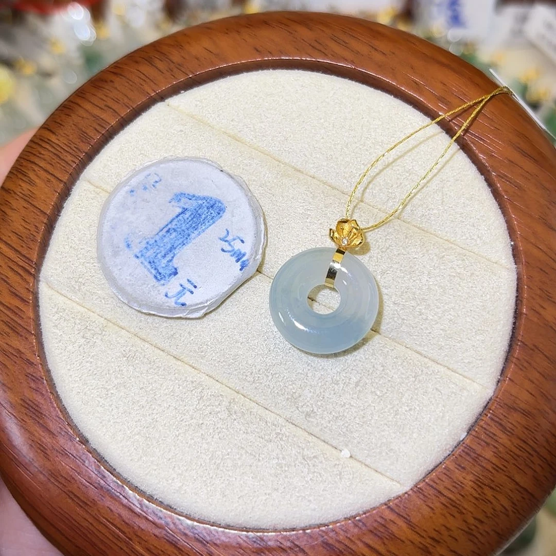 翡翠18K金镶嵌颈饰甜甜圈