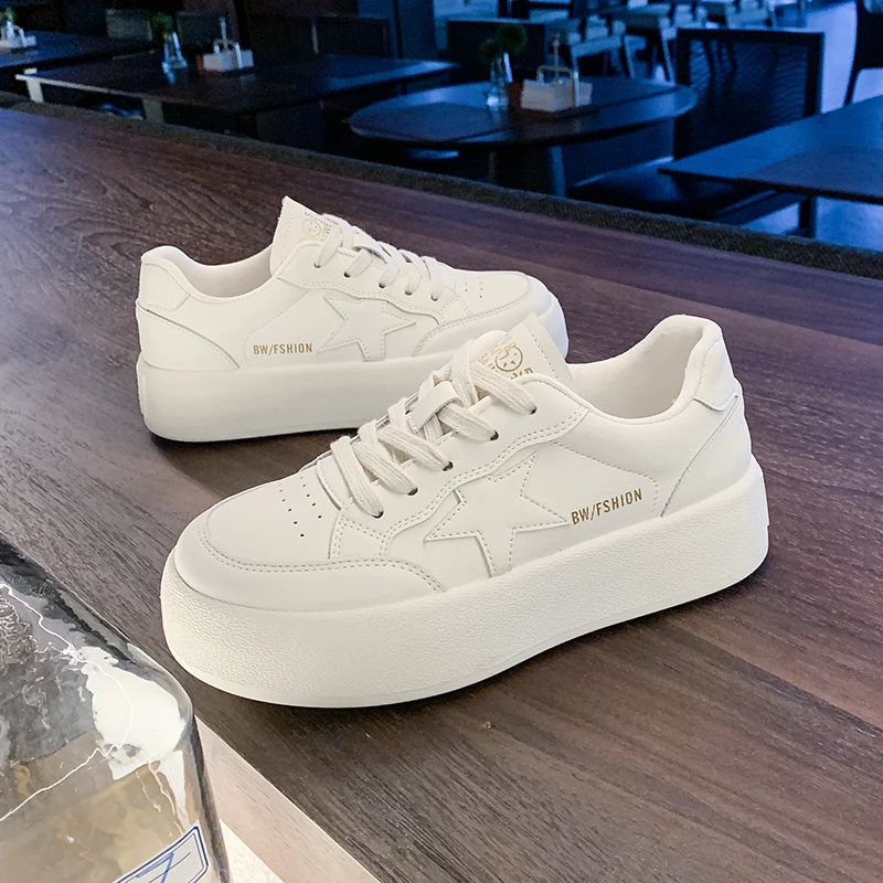 2025早春新款小白鞋韩版厚底百搭学院风星星板鞋学生休闲潮鞋单鞋