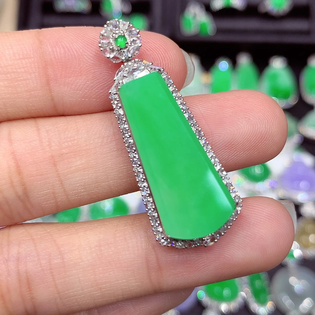 翡翠18K金镶嵌吊坠(赠链)