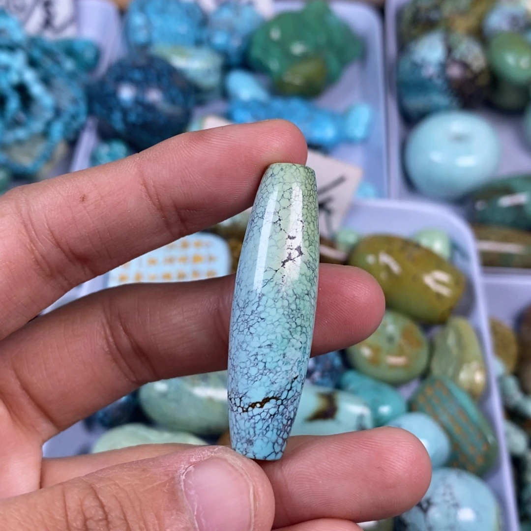 绿松石未镶嵌颈饰