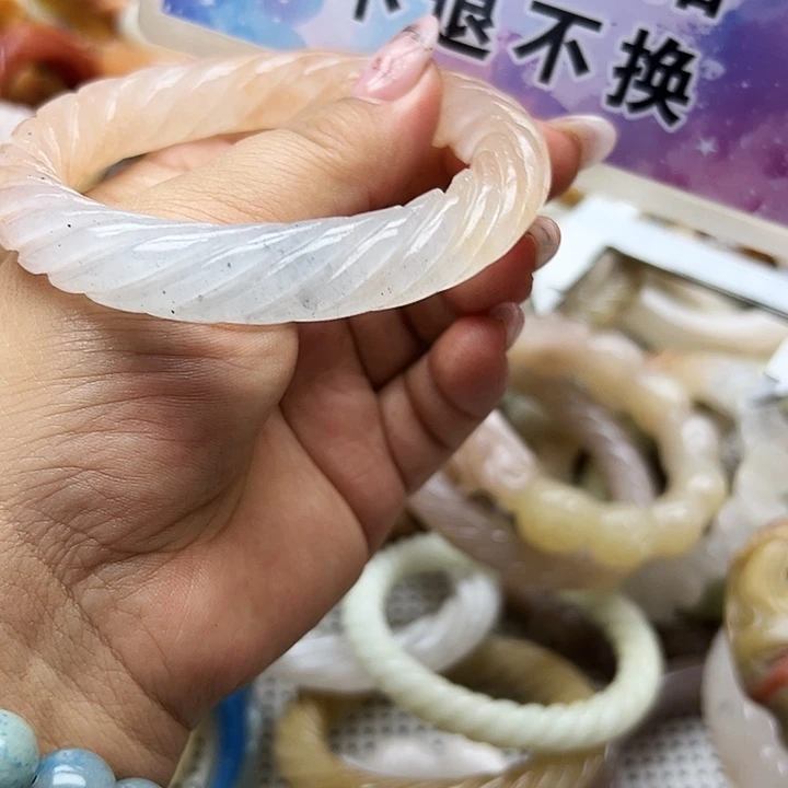未镶嵌手镯石英岩玉西****馆