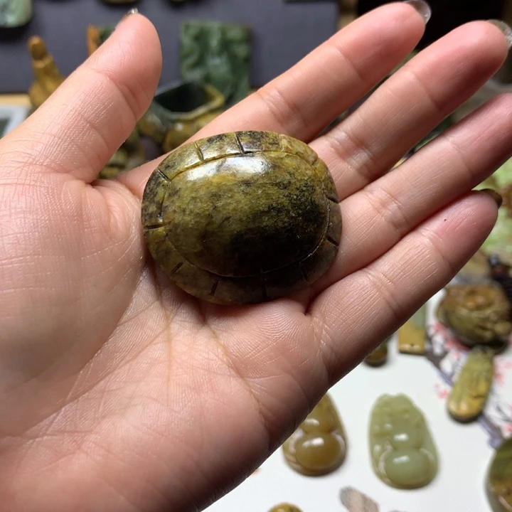 透闪石质玉未镶嵌颈饰