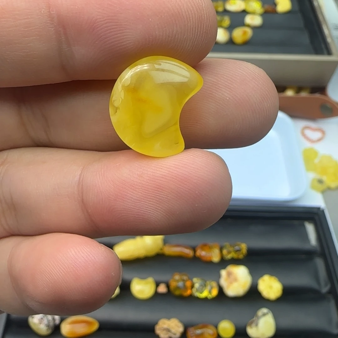 ️***r琥珀未镶嵌裸石0.83克