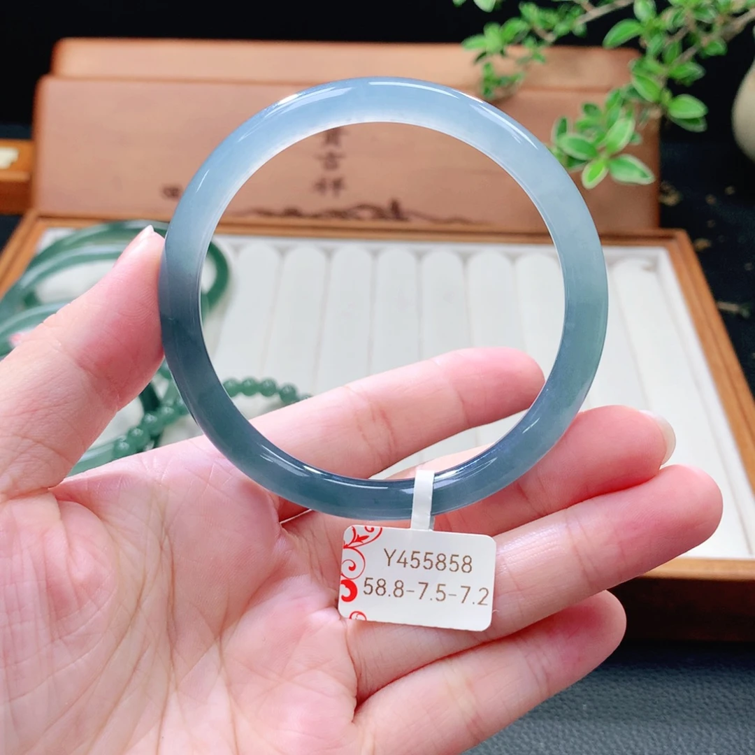 翡翠未镶嵌手镯（圆镯）