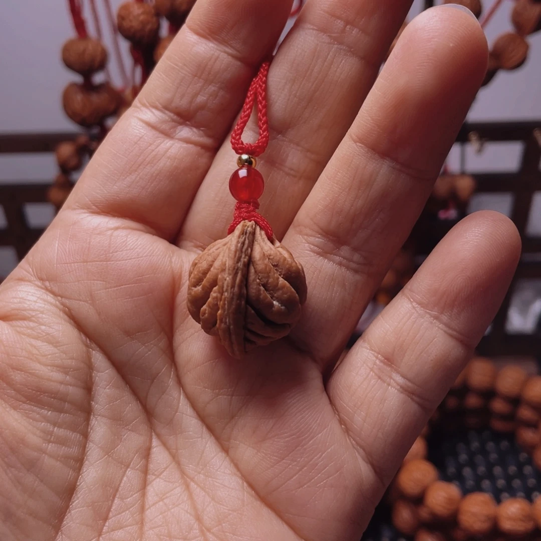 木质类龙纹桃枭挂件