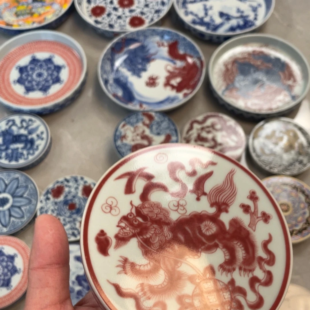 瓷片景德镇釉里红狮子滚绣球盖置