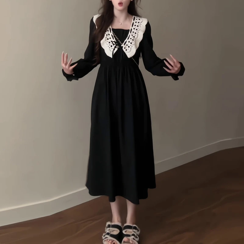 2025初秋新款法式娃娃领拼接淑女绣花领连衣裙裙子显瘦黑色宅萌系