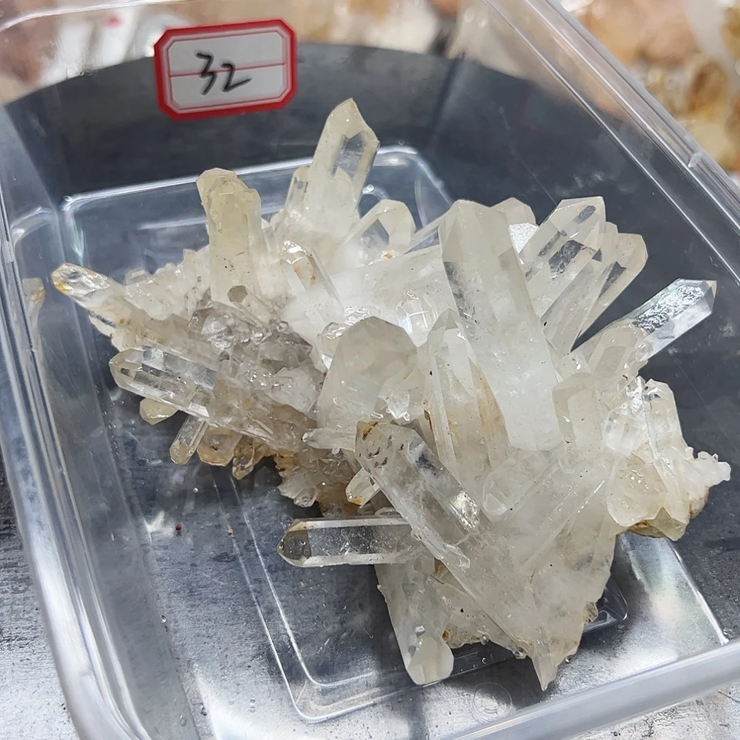 一***士未镶嵌珠宝半成品水晶