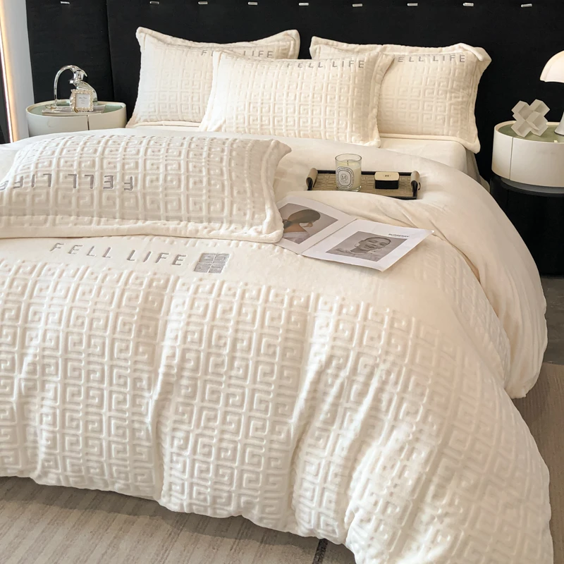 水星高端家纺高端刺绣雕花牛奶绒四件套冬天珊瑚绒大牌风白色毛绒