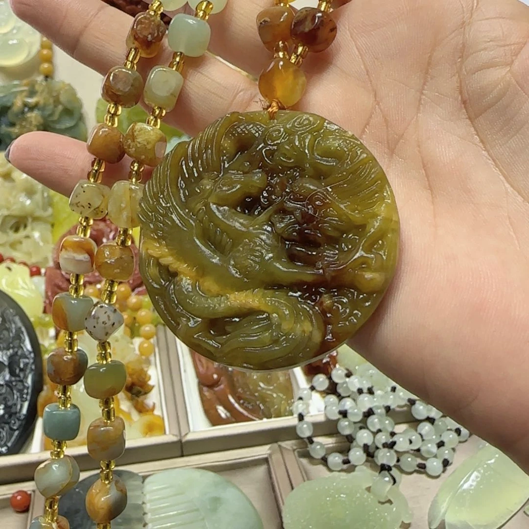 未镶嵌蛇纹石玉吊坠