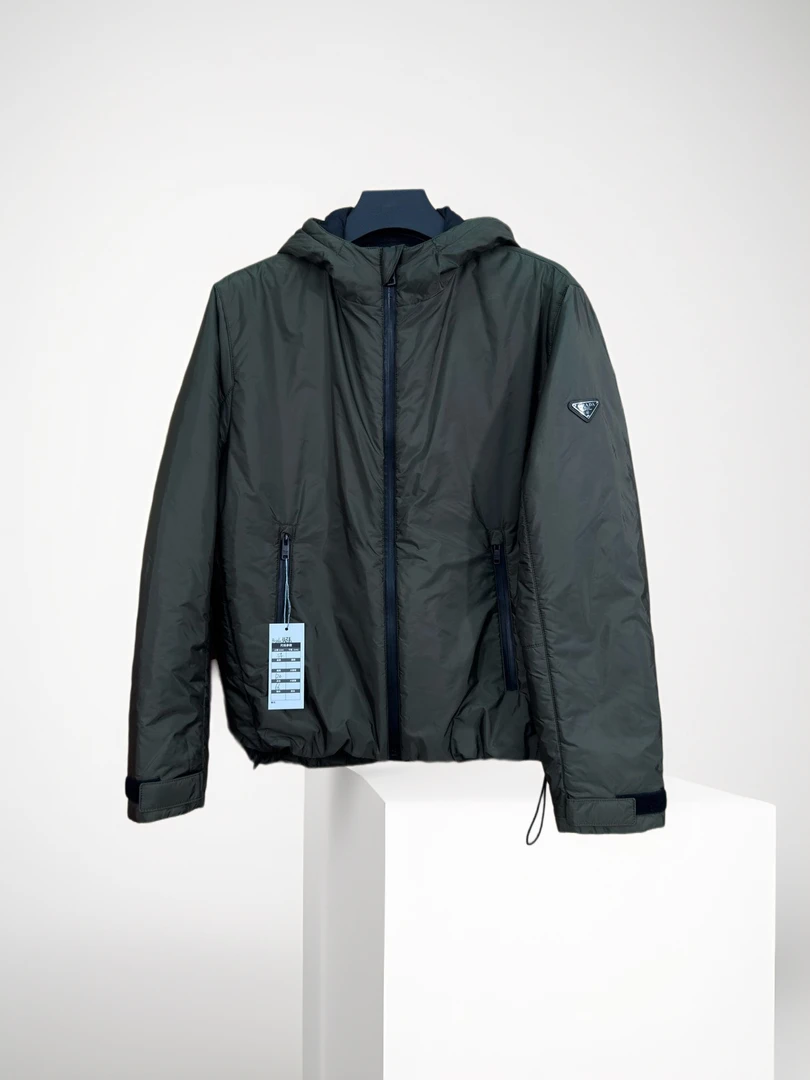 99新 Prada/普拉达 PRADA三角标棉服/54/98新/工价15500/r95697