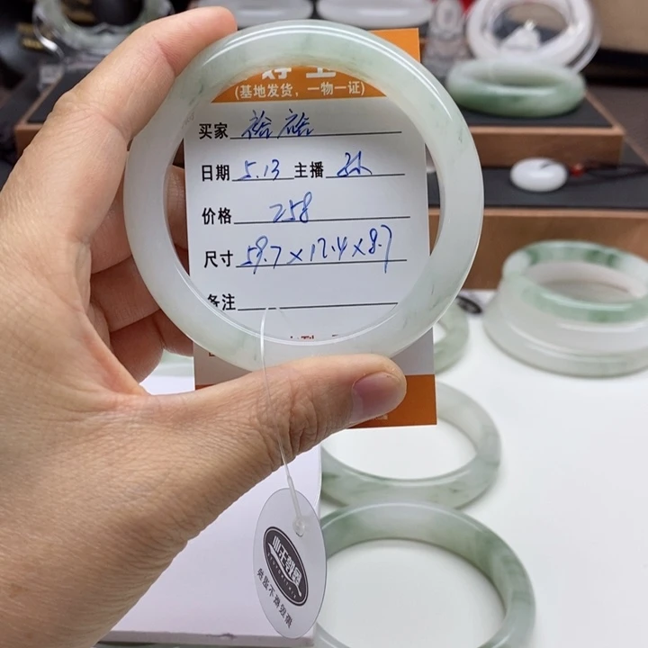 石英质玉手镯未镶嵌裕*