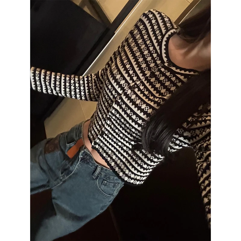 韩系撞色条纹圆领长袖针织开衫早秋新款名媛千金修身显瘦短款上衣