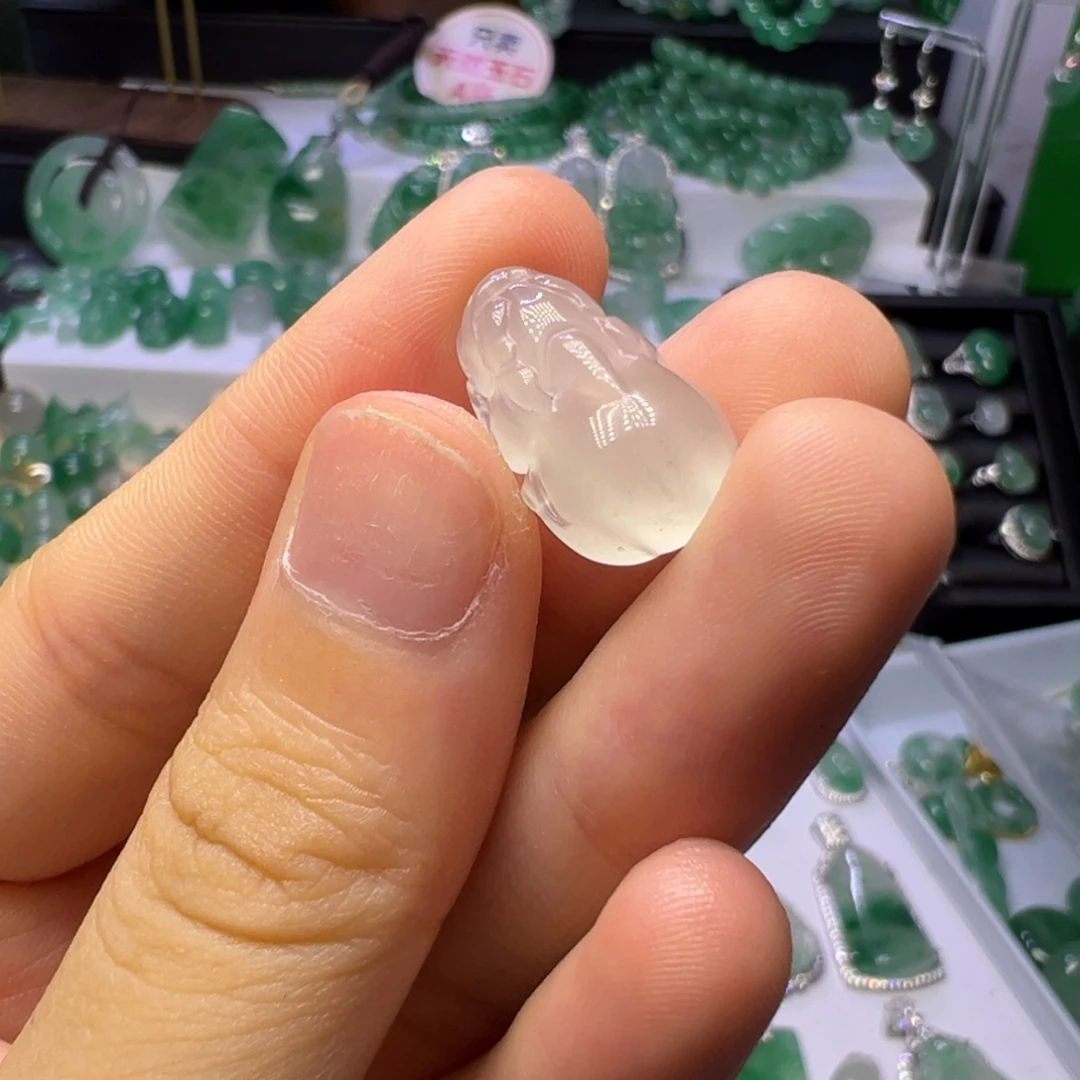 随***记石英质玉（非洲翠）未镶嵌颈饰
