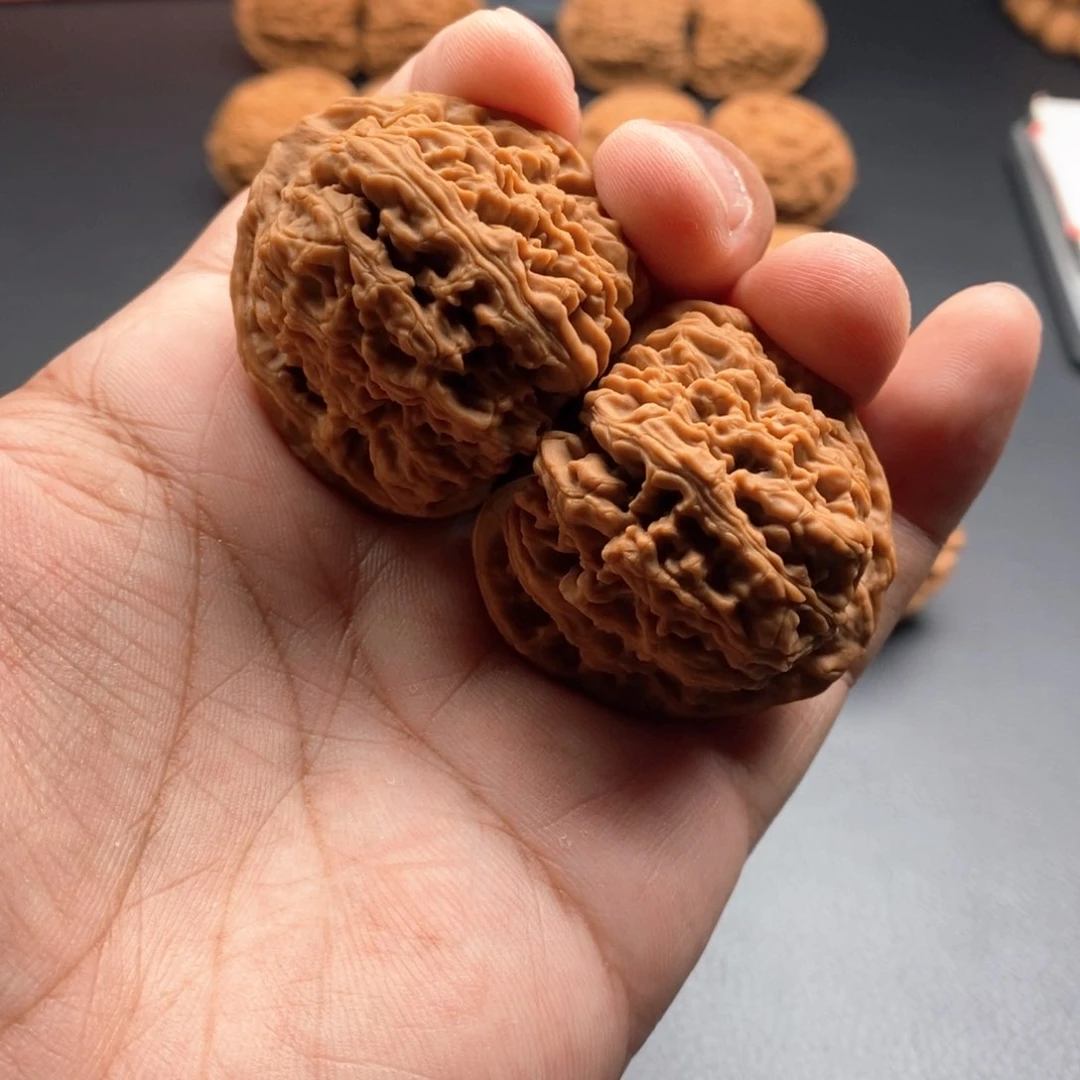 卡***哈文玩核桃把件好运