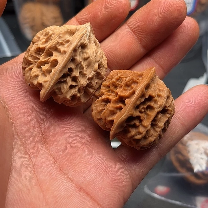 文玩核桃把件延庆方遵