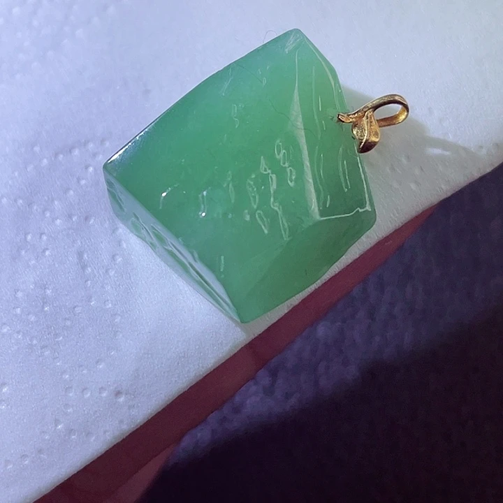 翡翠18K金镶嵌颈饰翡翠