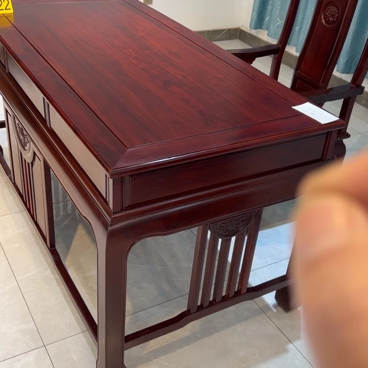花梨木类家具简***的办公桌
