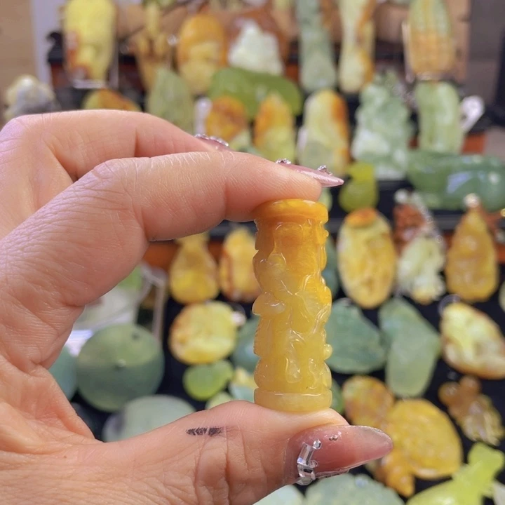 蛇纹石玉颈饰未镶嵌