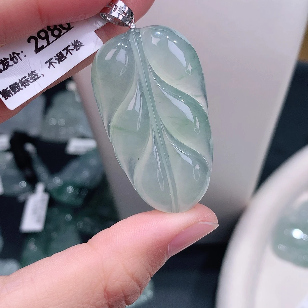 颈饰18K金镶嵌翡翠高冰晴绿大叶子42-24.5-5.6