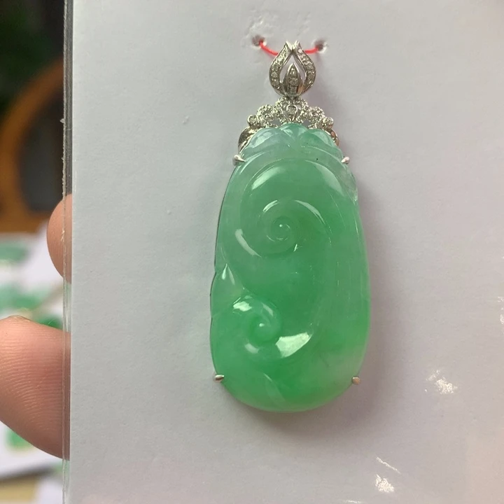 翡翠18K金镶嵌颈饰翡翠吊坠