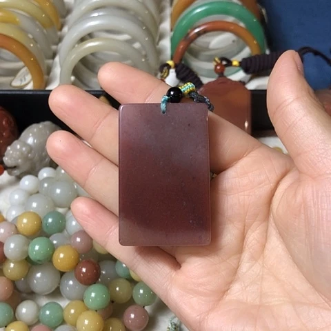 石英质玉未镶嵌颈饰