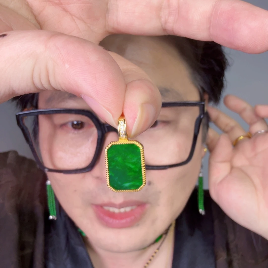 颈饰未镶嵌翡翠一件