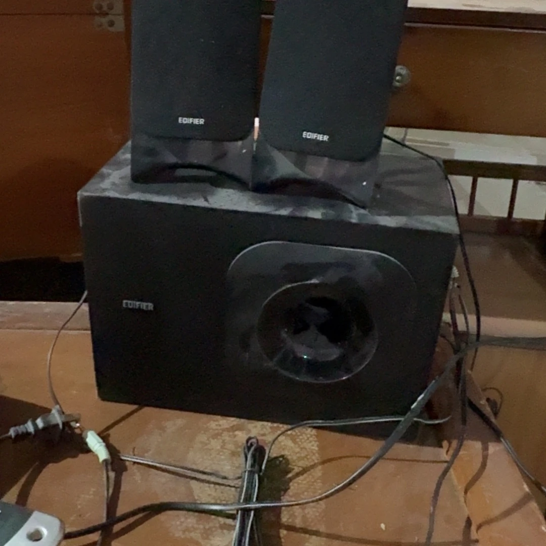 钱***哆混纺木（红木类）电脑音响一套