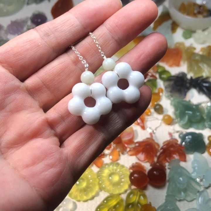 蛇纹石玉未镶嵌耳坠