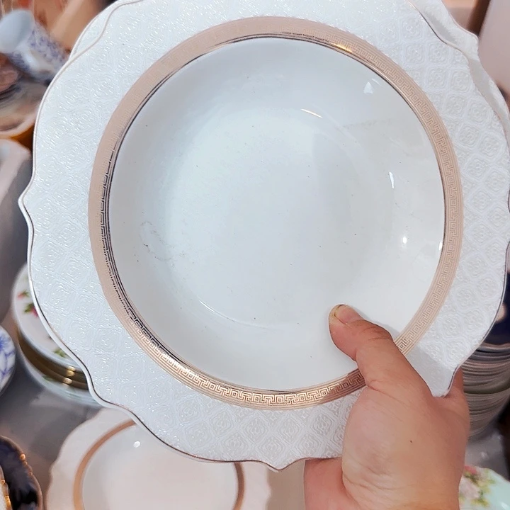 阿***丽骨瓷9寸草帽盘均价12.5一个