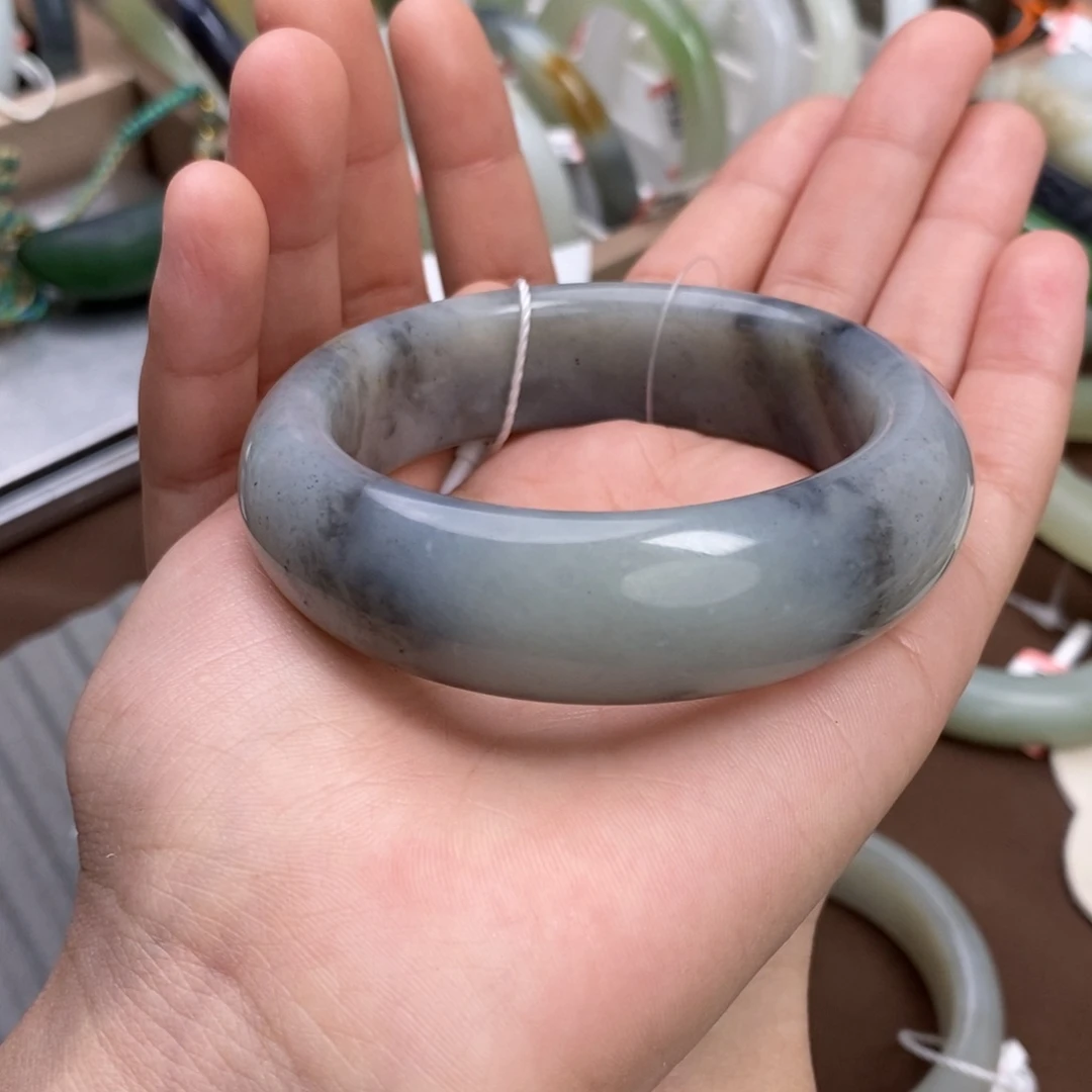 *****和田玉手镯未镶嵌