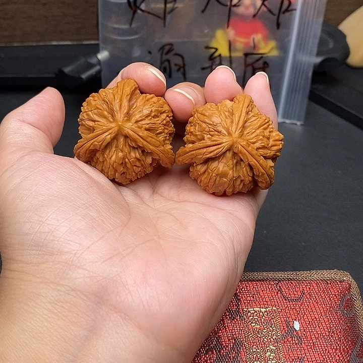 自***蕉把件文玩核桃白奔