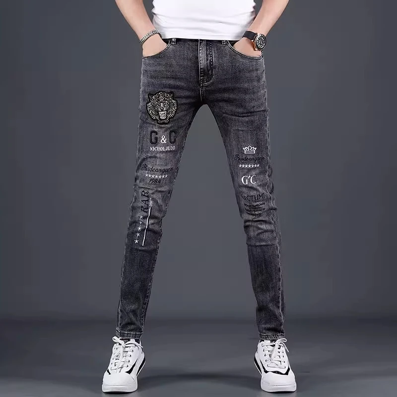 KEMPOTIWO肯珀蒂韦夏季刺绣牛仔裤男烟灰色修身潮牌薄款男士长裤