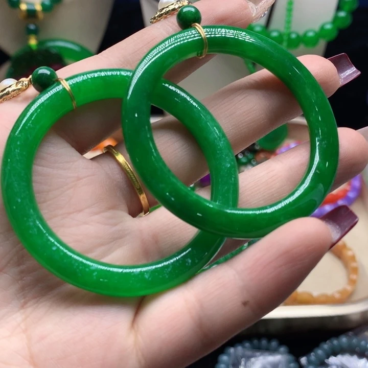 翡翠颈饰未镶嵌吊坠