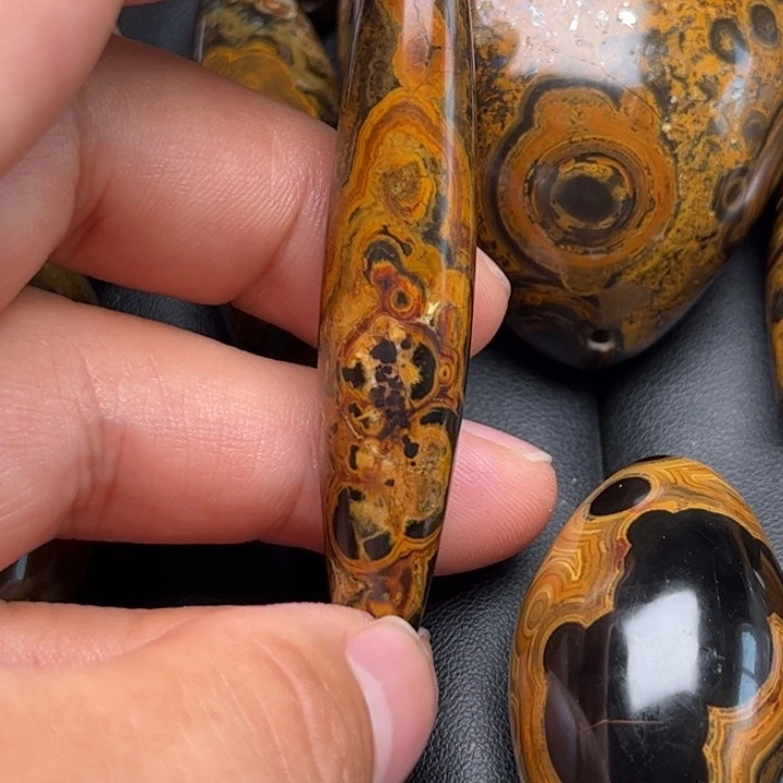 石***说颈饰未镶嵌石英岩玉