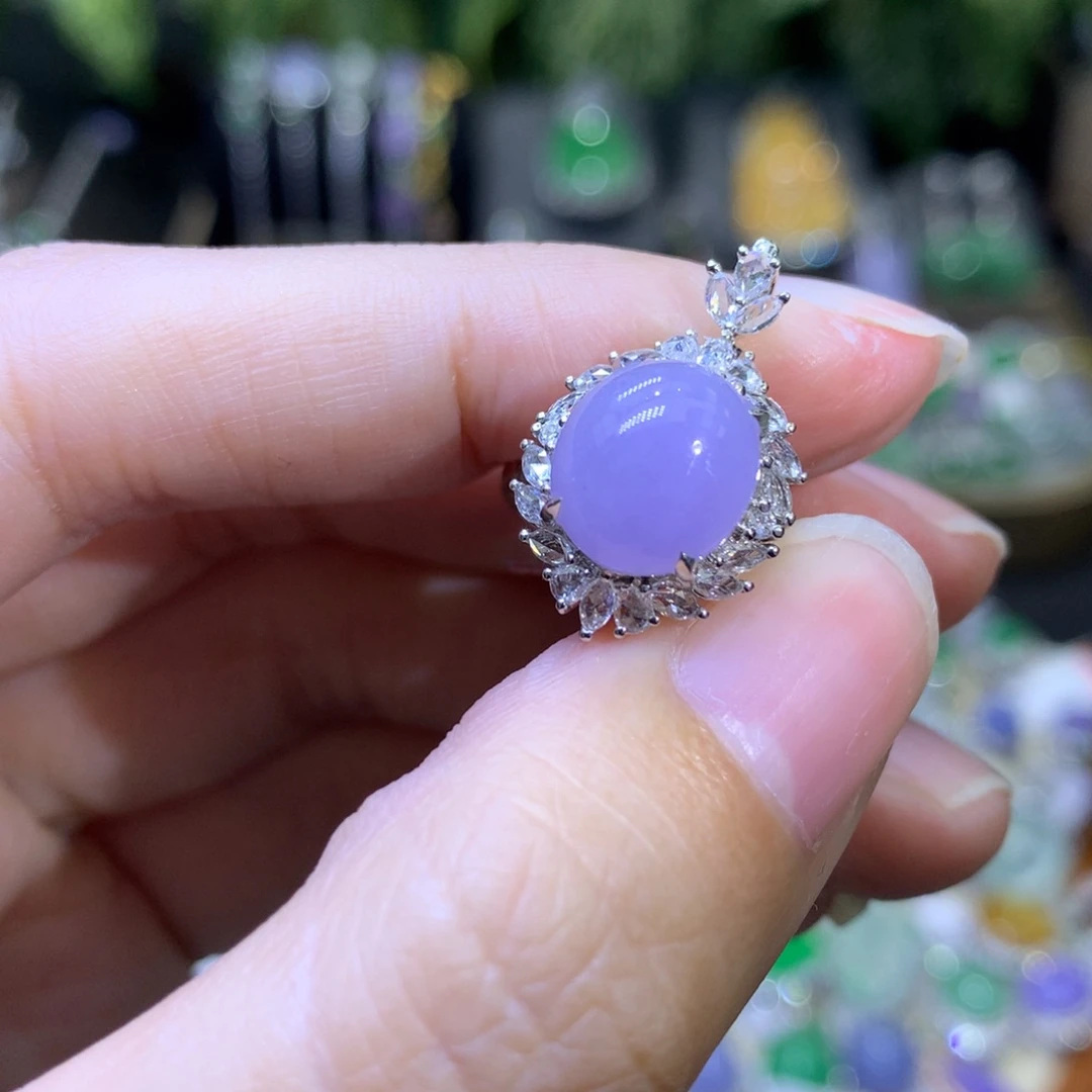 颈饰18K金镶嵌翡翠