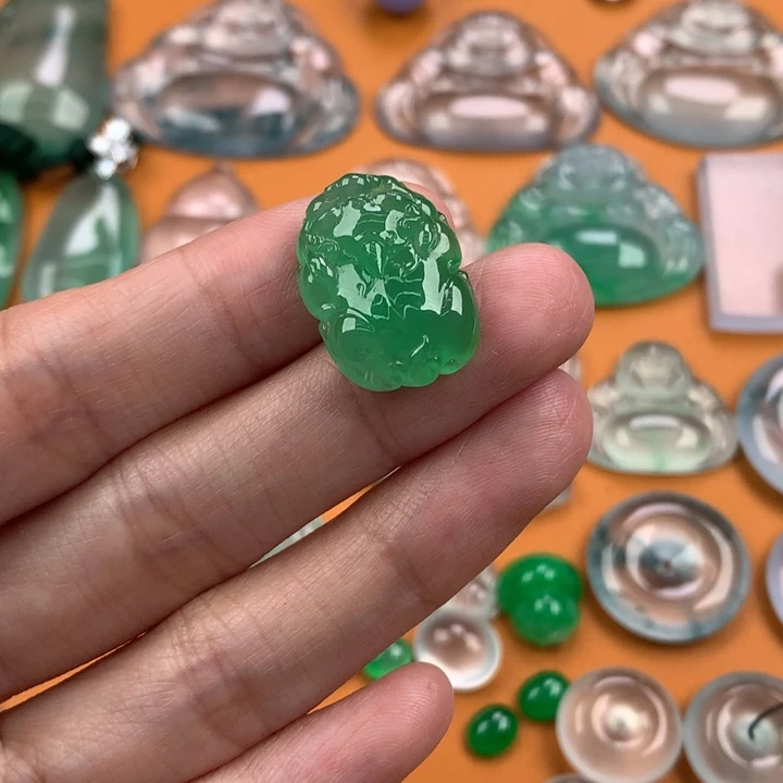 翡翠挂件未镶嵌….