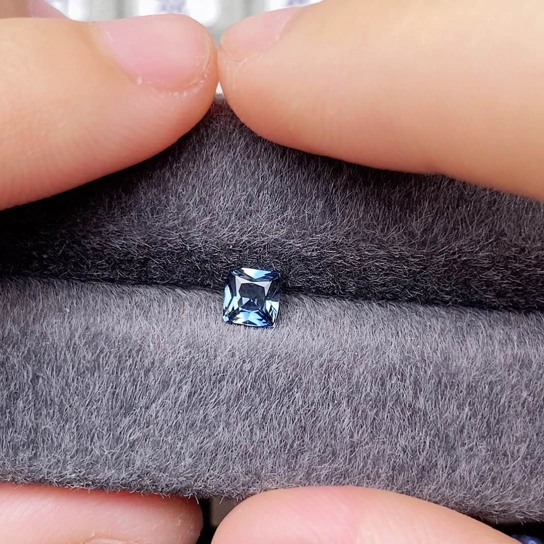 蓝宝石裸石未镶嵌浅蓝色小方火彩不错0.59ct/2160号