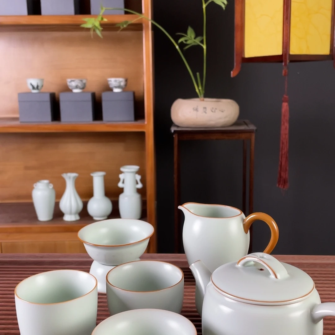 小***️经典款的设计风格的杯子